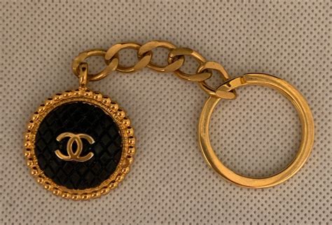 Porte clés CHANEL authentique argent/ Bijoux de sac CHANEL .